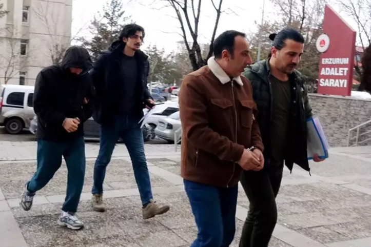 Senaryolu hırsızlar kuyumcuyu da kandırdılar