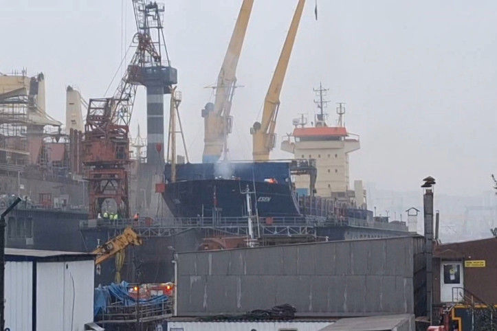 Tuzla tersanesinde yangın paniği