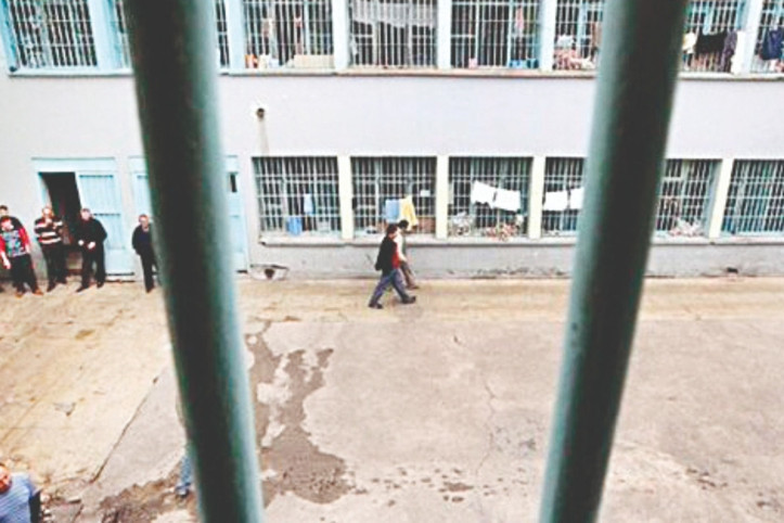 Cezaevleri balık istifi: 21 kişilik koğuşta 65 mahkum kalıyor