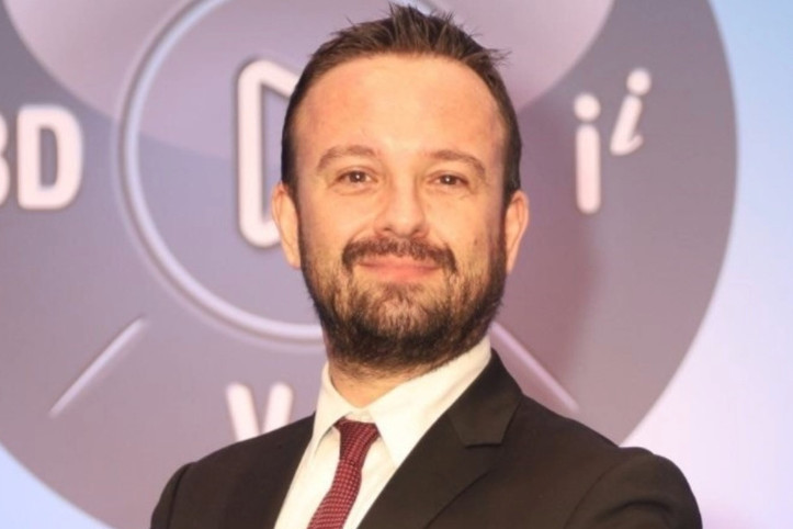 Müzisyen arkadaşını öldürüp kartıyla alışveriş yapmış