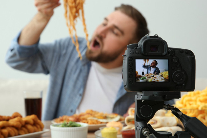 Sosyal medyada öldüren akım: Mukbang