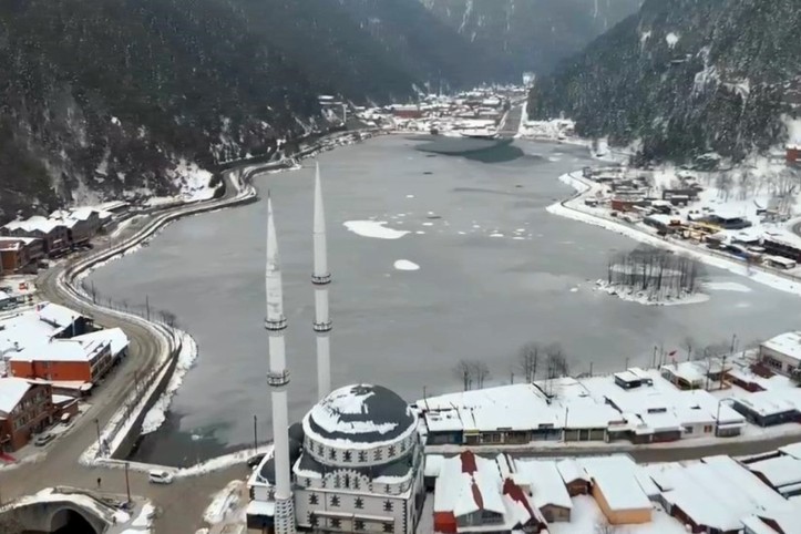 Uzungöl buz tuttu