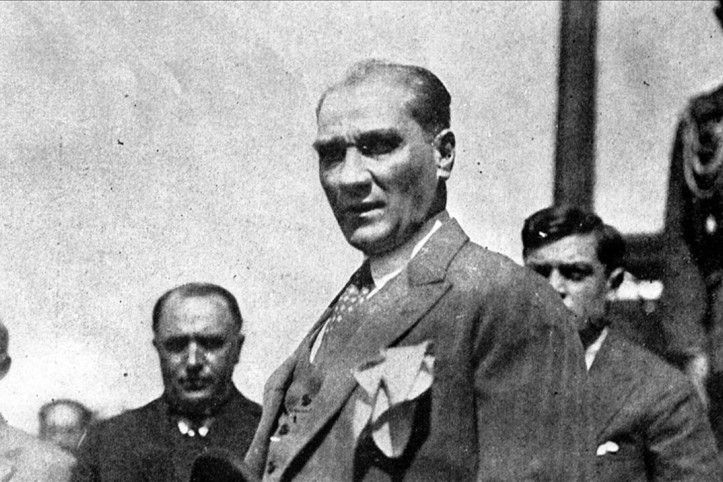 MİT, 1935 yılından istihbarat raporu yayımladı: Atatürk ve ‘İngiliz casus’