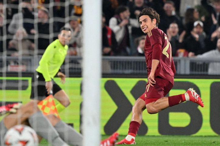 Zeki Çelik'in Roma'sı Porto'yu eledi