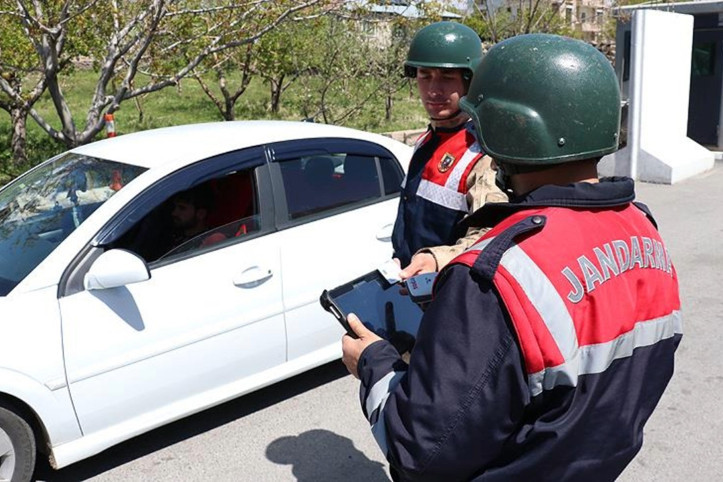 27 şehirde denetim: 144 kaçak göçmen yakalandı