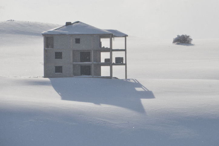 Muş'un yüksek kesimlerinde evler kara gömüldü