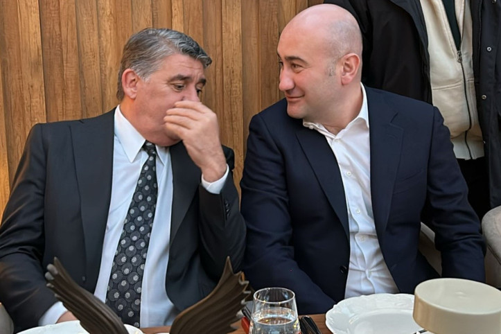 Beşiktaş'ın halef ve selefinden 'iftar' buluşması: Adalı ve Yücel'den samimi poz