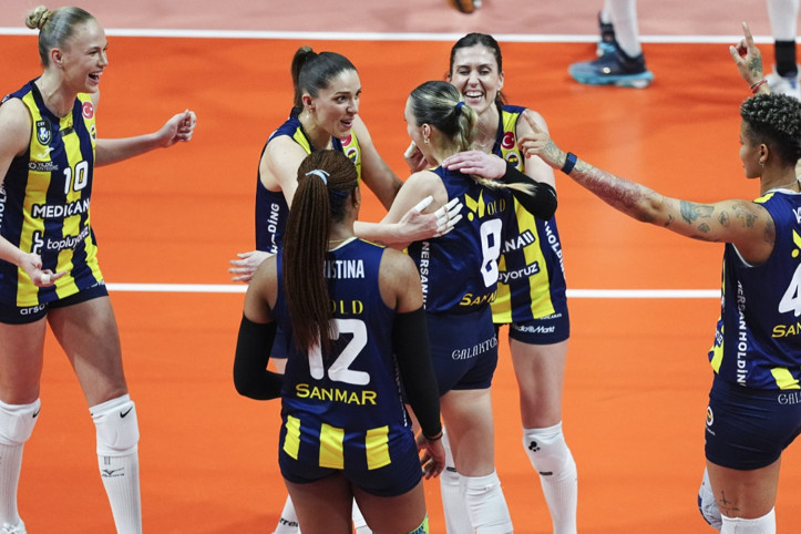 Fenerbahçe, filedeki derbide VakıfBank’ı süpürdü