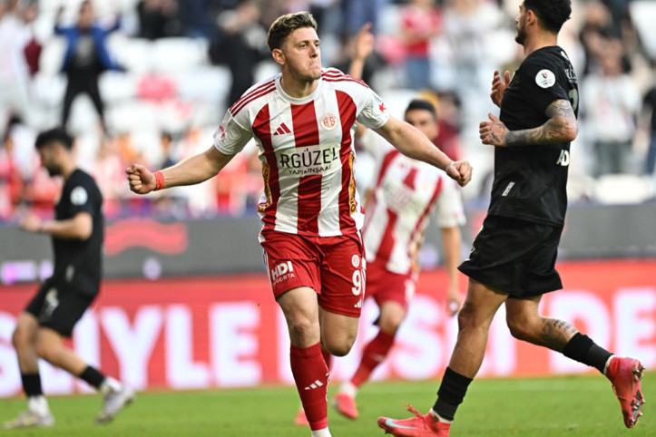 Rizespor’dan Antalya’da şok yenilgi: Önde götürdüğü maçı son 10 dakikada verdi