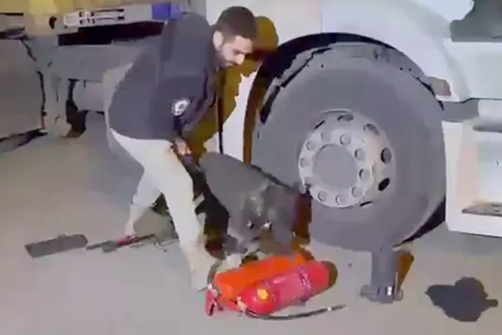 Sınırda yakalandılar: Yangın tüpüne eroin saklamışlar