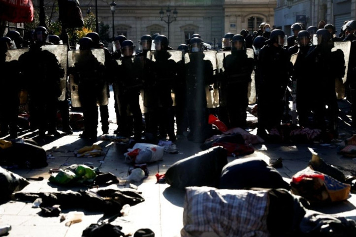 400 göçmeni kültür merkezinden böyle tahliye ettiler