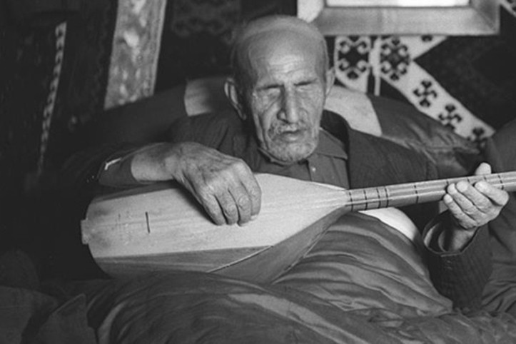 Aşık Veysel ölümünün 52. yılında anılıyor