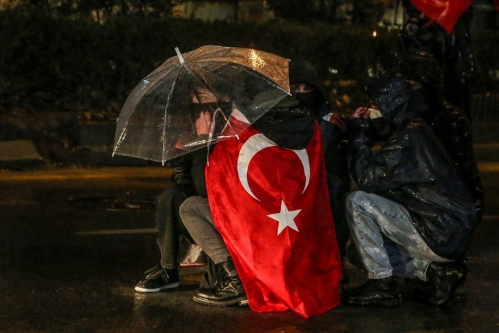 The Guardian, İmamoğlu eylemlerini merceğine aldı: Demokrasi mücadelesi