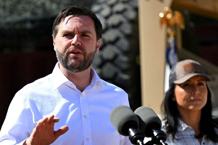 Eşi geliyor diye protesto ediyorlardı, ABD el yükseltti