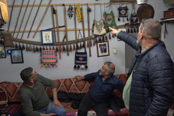 Bu muhtarlıkta telefon kullanmak yasak