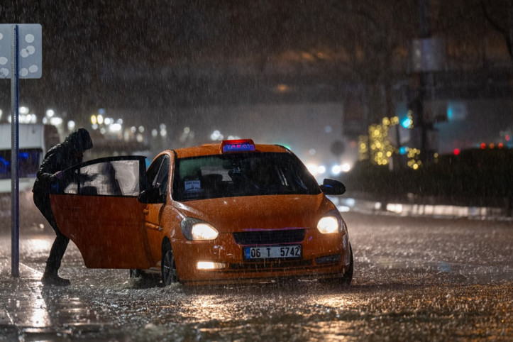 Ankara’yı sağanak vurdu