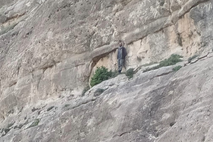 Keçilerini otlatırken kayalıklarda mahsur kaldı