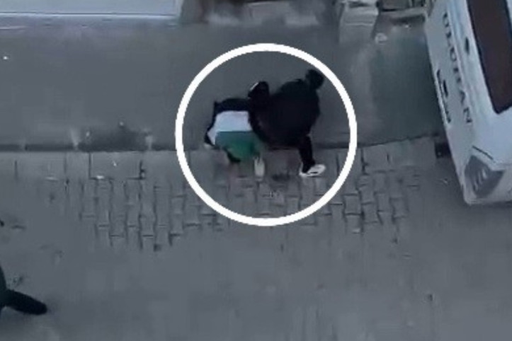 Elinde torpil patlayan çocuk ağır yaralandı