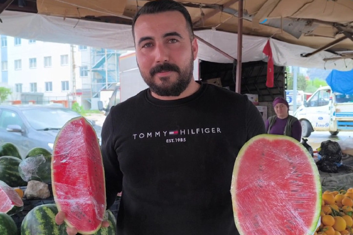 Kilosu 75 lira olan karpuz dilimle satılıyor