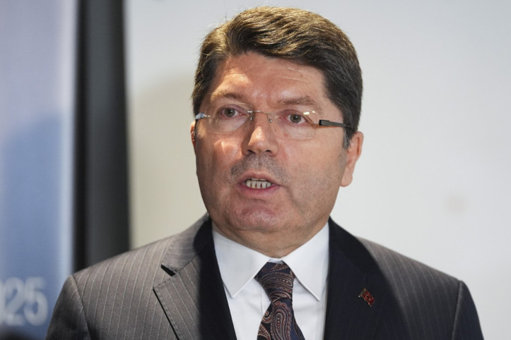 Adalet Bakanı'ndan çıplak arama açıklaması