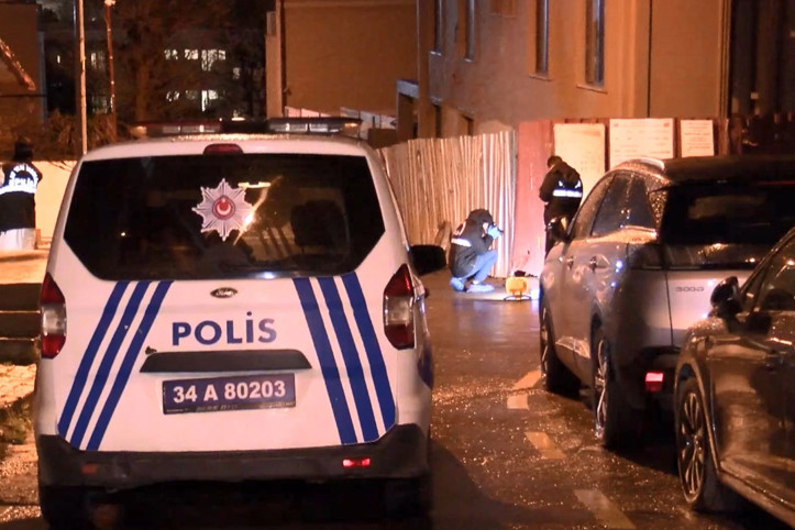 Arkadaşını bıçaklayıp polise saldırdı, vurularak yakalandı