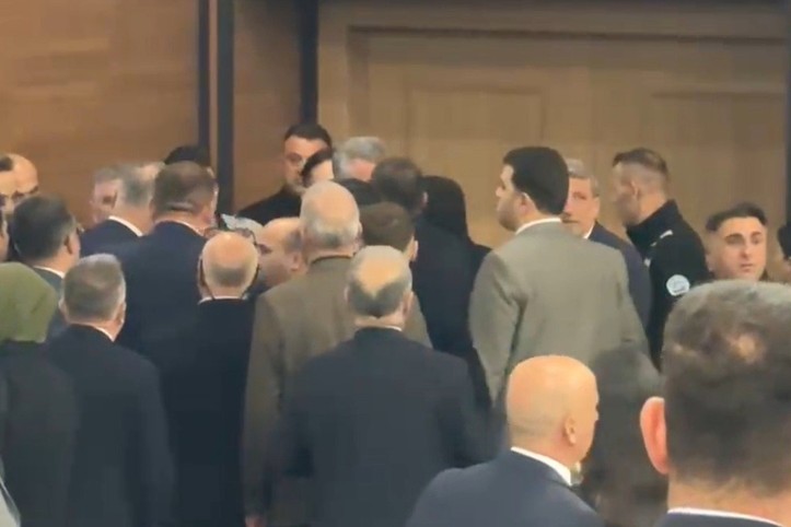 Belediye meclisinde 'Atatürk'e hakaret' kavgası