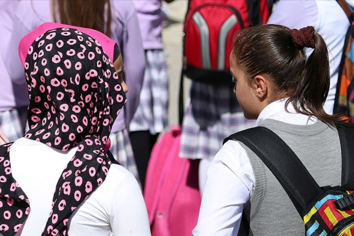 KKTC'de 'lisede başörtüsü' AYM'den döndü