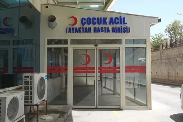 Bir tencere kaynar şerbet çocuğun üzerine döküldü