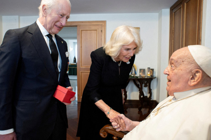Kral ve Kraliçe'den Papa'ya sürpriz ziyaret