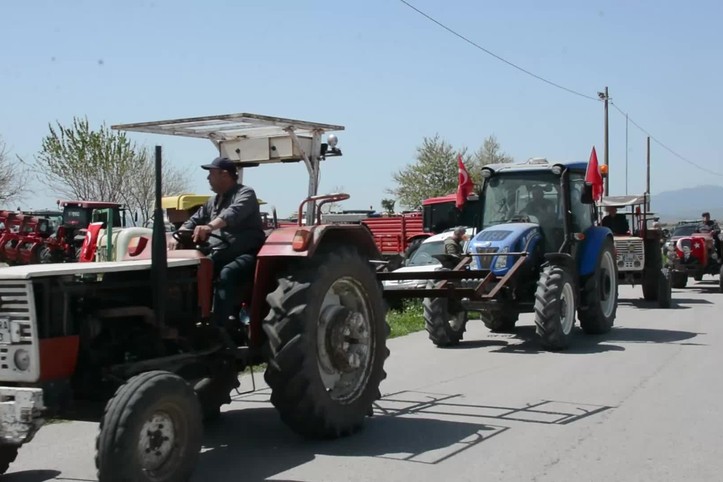 Çiftçilerden İmamoğlu’na traktörlü destek