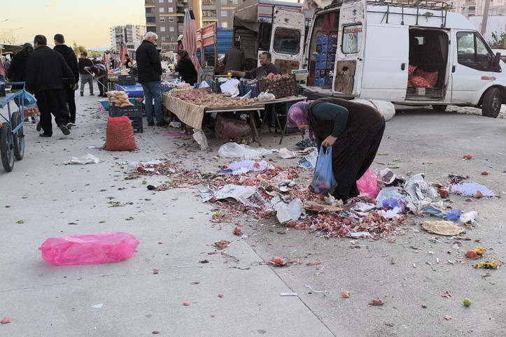 Vatandaş öfkeli, pazarcı dertli: 'Çürüğü bile 10 TL', 'İndirim yaptım yine de alamadı'