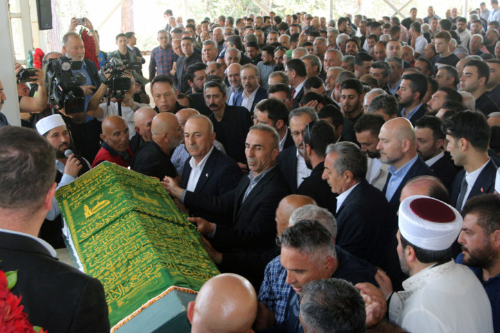 Mevlüt Çavuşoğlu'nun babası toprağa verildi