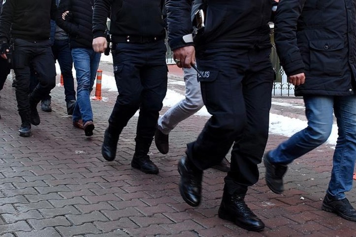 Pusu kurup dövdüler, bıçaklayıp kaçtılar: Hepsi serbest