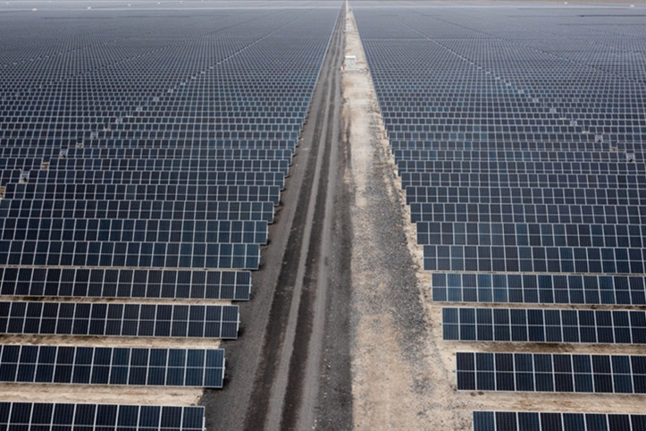 Güneş enerjisi rekor kırdı, elektrik fiyatları eksiye düştü