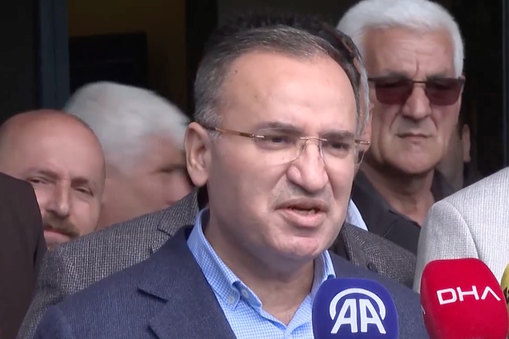 Bekir Bozdağ, Sırrı Süreyya Önder için hastaneye gitti: Dua ediyoruz
