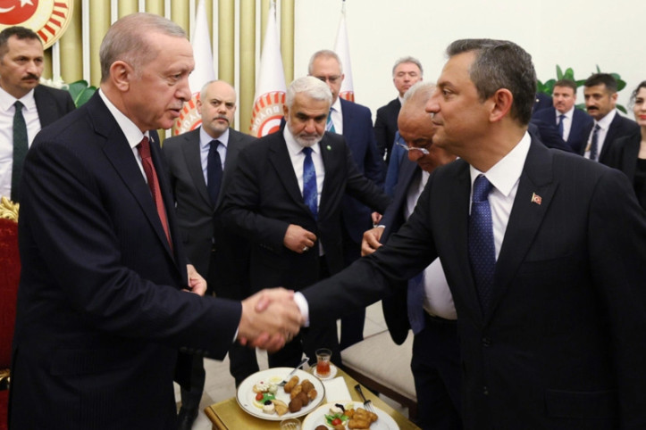 Normalleşmeden restleşmeye: Bir yılda çay gitti, veto geldi