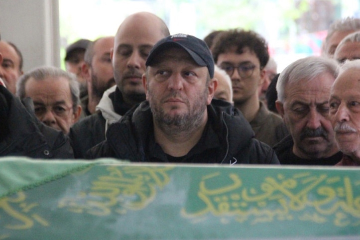 Oyuncu Serkan Keskin'in annesi toprağa verildi