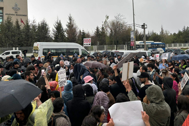 Hayvan hakları savunucularından AYM önünde protesto