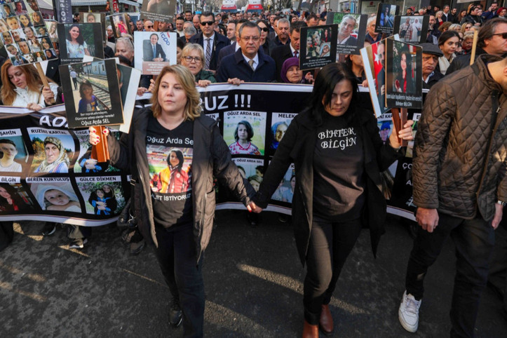 Mısra Öz'ün yargılandığı dava ertelendi