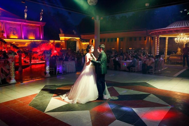 Düğün salonları, müzik için telif ödemeye başladı