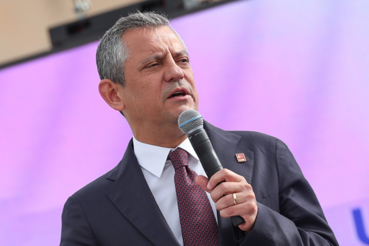 Özel'den Erdoğan'a: Trump'a bir şey diyemiyor