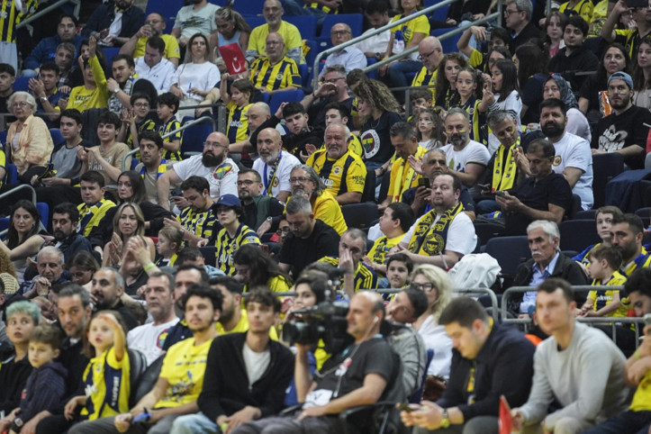 Ali Koç'a öfke dinmiyor: Derbide de aynı tezahürat