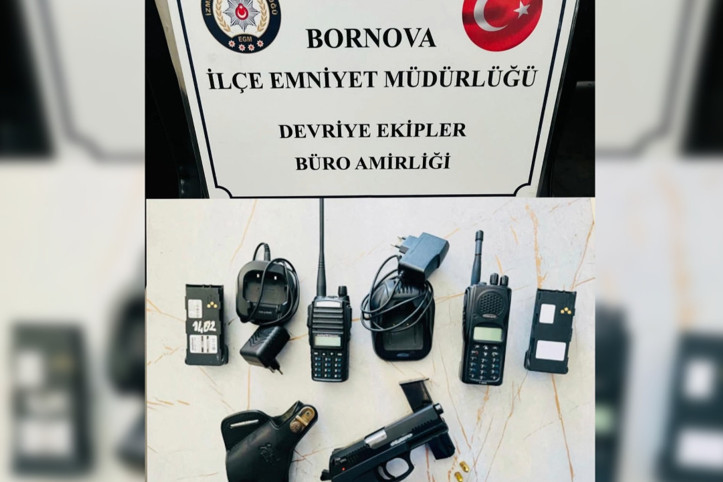 Sanayi esnafını silah ve telsizle kandırıp indirim istedi