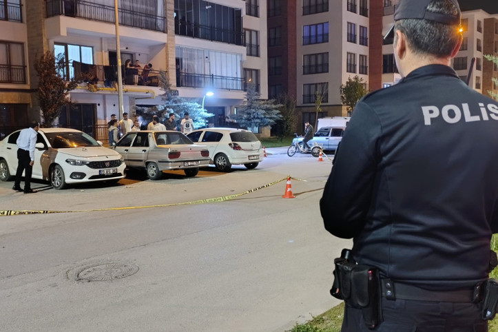 Muhtarın 10 günü: Silahlı saldırıya uğradı, arabası kurşunlandı