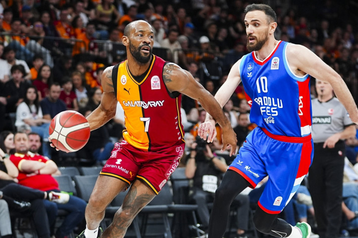 Efes, Galatasaray'ı evinde dağıttı