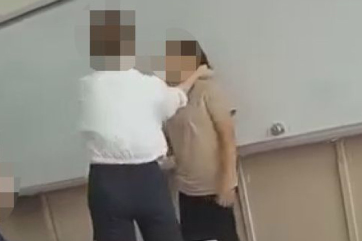Dayakçı öğretmene soruşturma