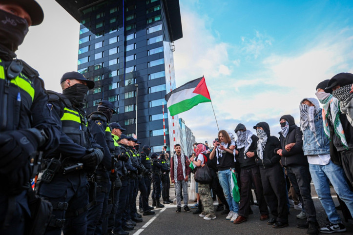 İsrail'e F-35 parçası taşıyan gemiye protesto: Soykırımdan para kazanıyorsunuz