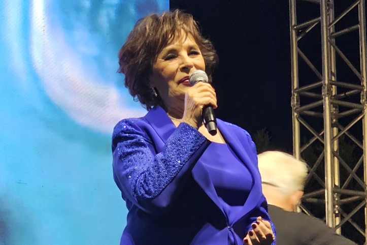 Hülya Koçyiğit: Düşünen gençler bu ülkenin en büyük hazinesi