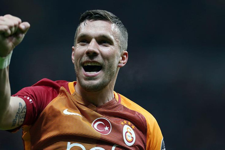 Podolski'nin futbolu bırakmaya niyeti yok: 39 yaşında yeni sözleşme