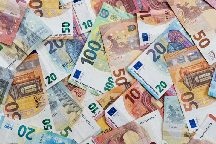 Komşunun Euro’ya geçişine yeşil ışık